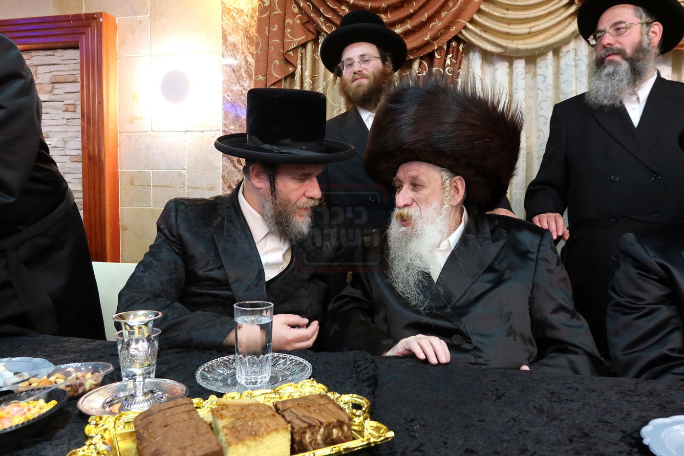 שמחת האירוסין בחצרות טשארנאביל - אנטניא