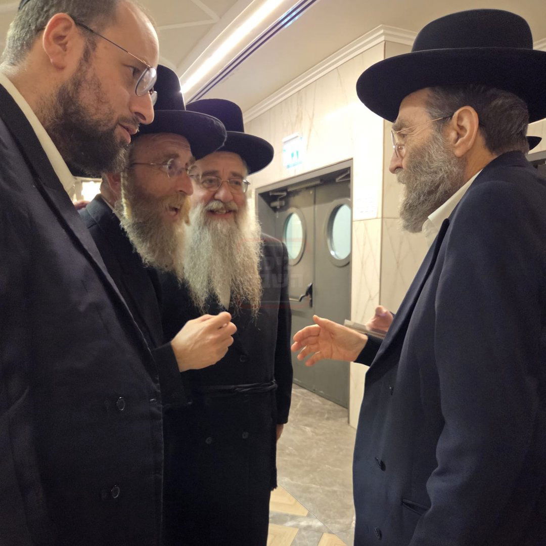 המסך שהביך את האדמו"ר | 'זופניק בכיכר' עם כל התמונות, הנייעס והחשיפות של השבוע