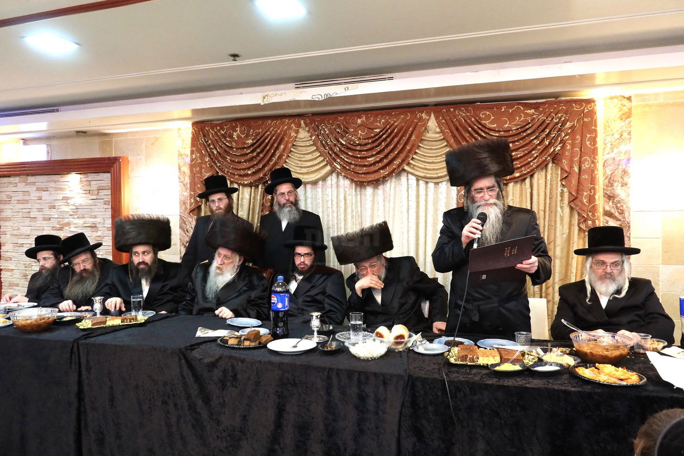 שמחת האירוסין בחצרות טשארנאביל - אנטניא