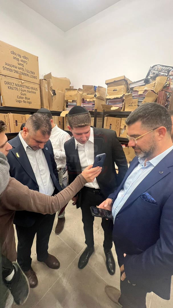 המסך שהביך את האדמו"ר | 'זופניק בכיכר' עם כל התמונות, הנייעס והחשיפות של השבוע