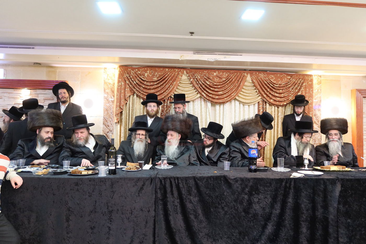 שמחת האירוסין בחצרות טשארנאביל - אנטניא