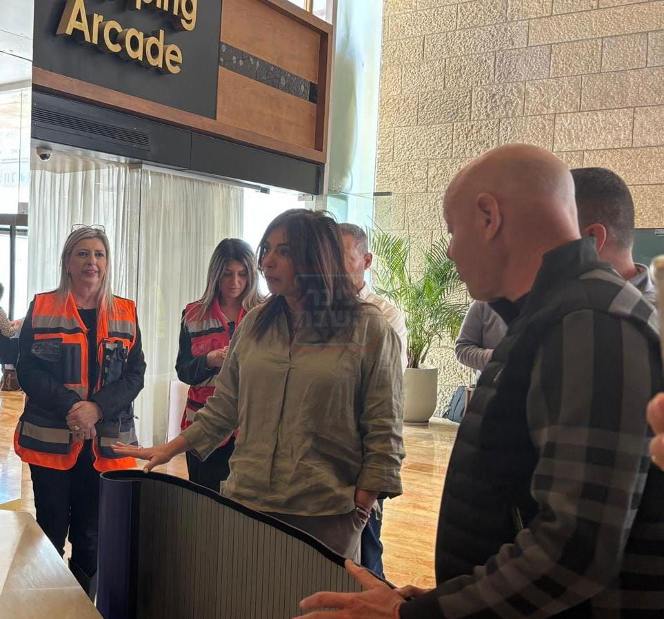 המסך שהביך את האדמו"ר | 'זופניק בכיכר' עם כל התמונות, הנייעס והחשיפות של השבוע