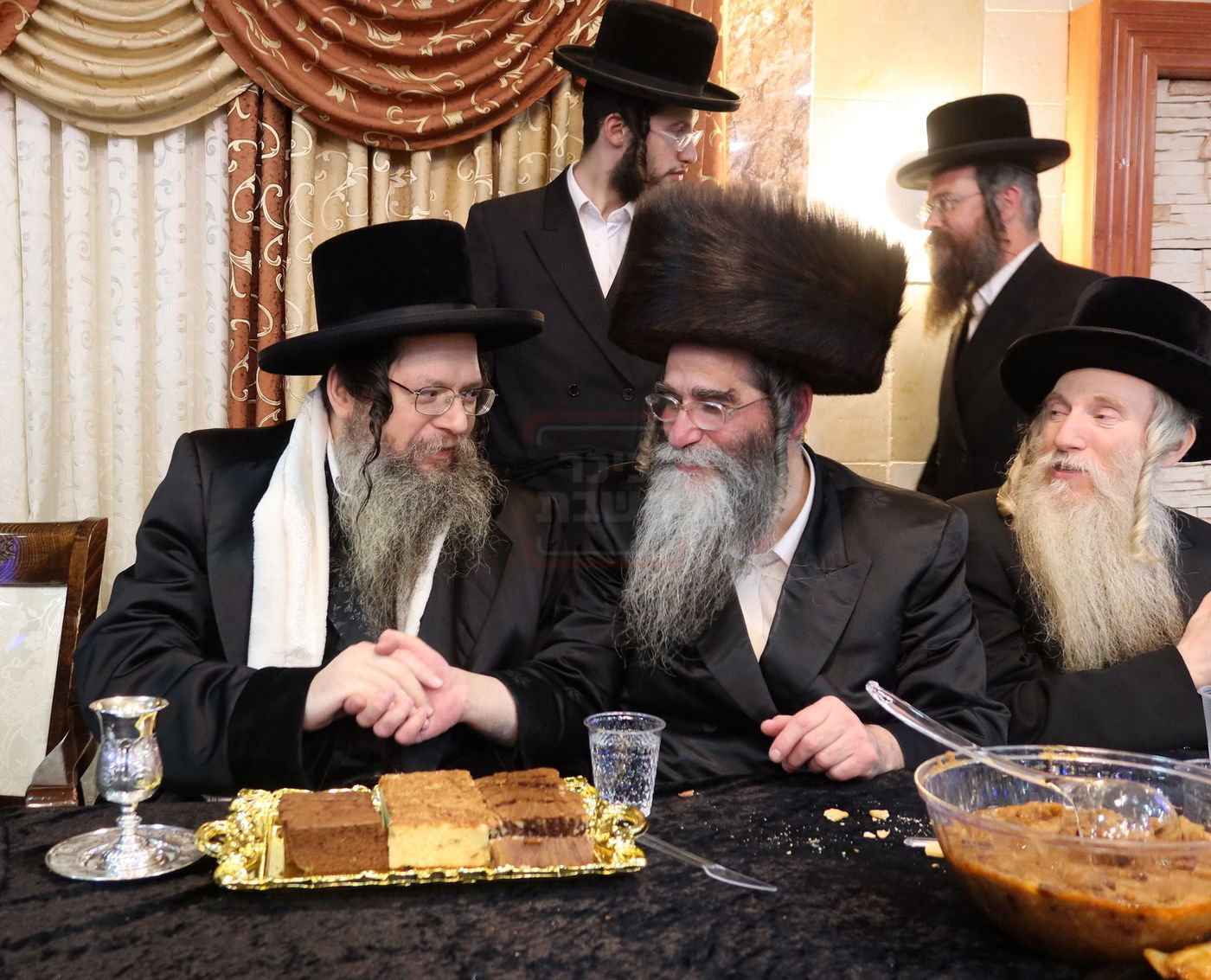 שמחת האירוסין בחצרות טשארנאביל - אנטניא