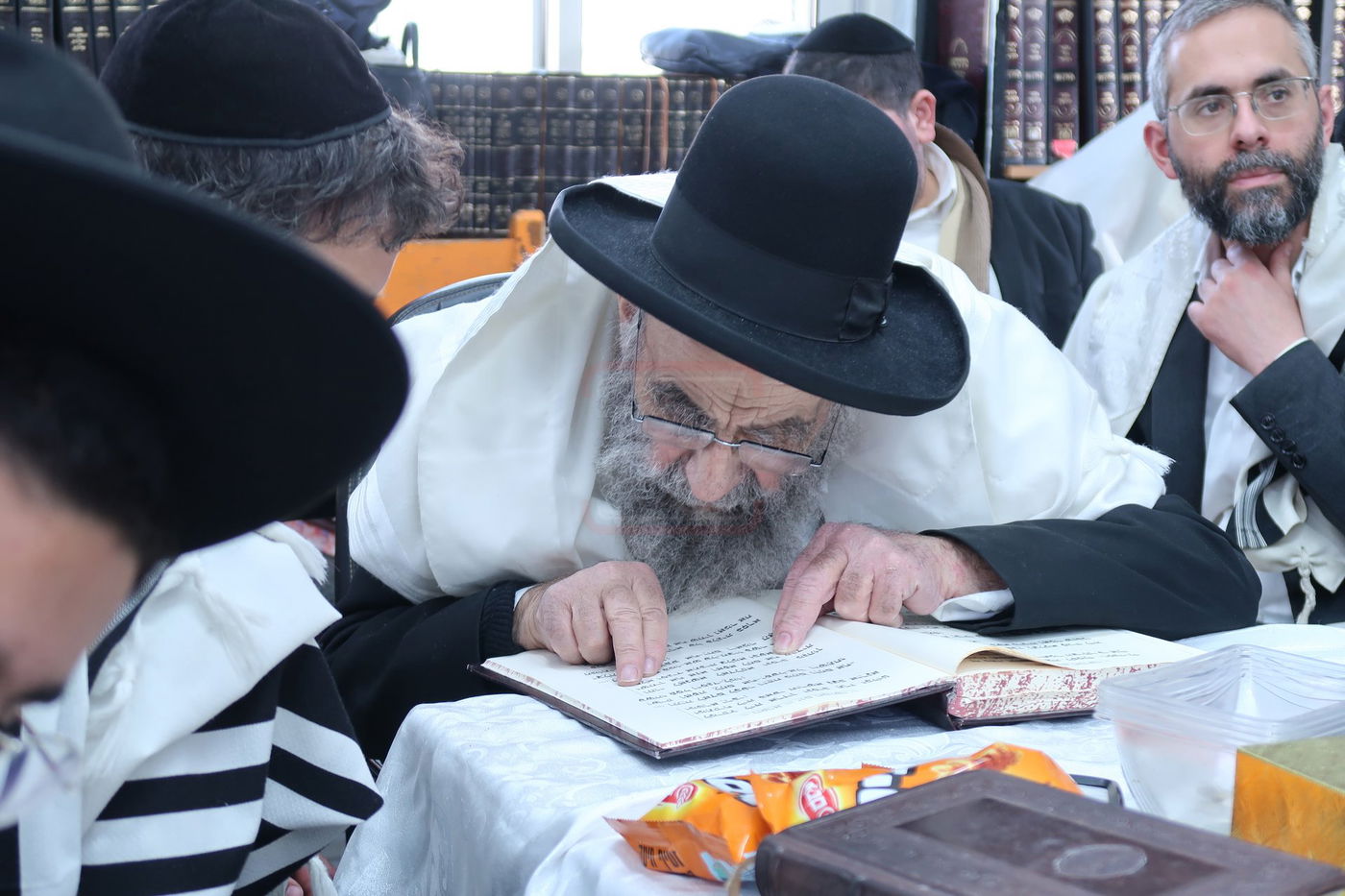 ר"ח ניסן אצל הגאון רבי משה צדקה