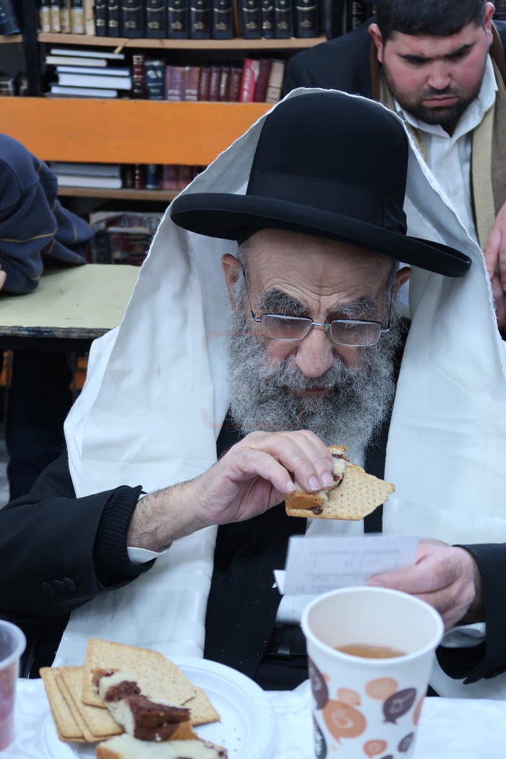 ר"ח ניסן אצל הגאון רבי משה צדקה