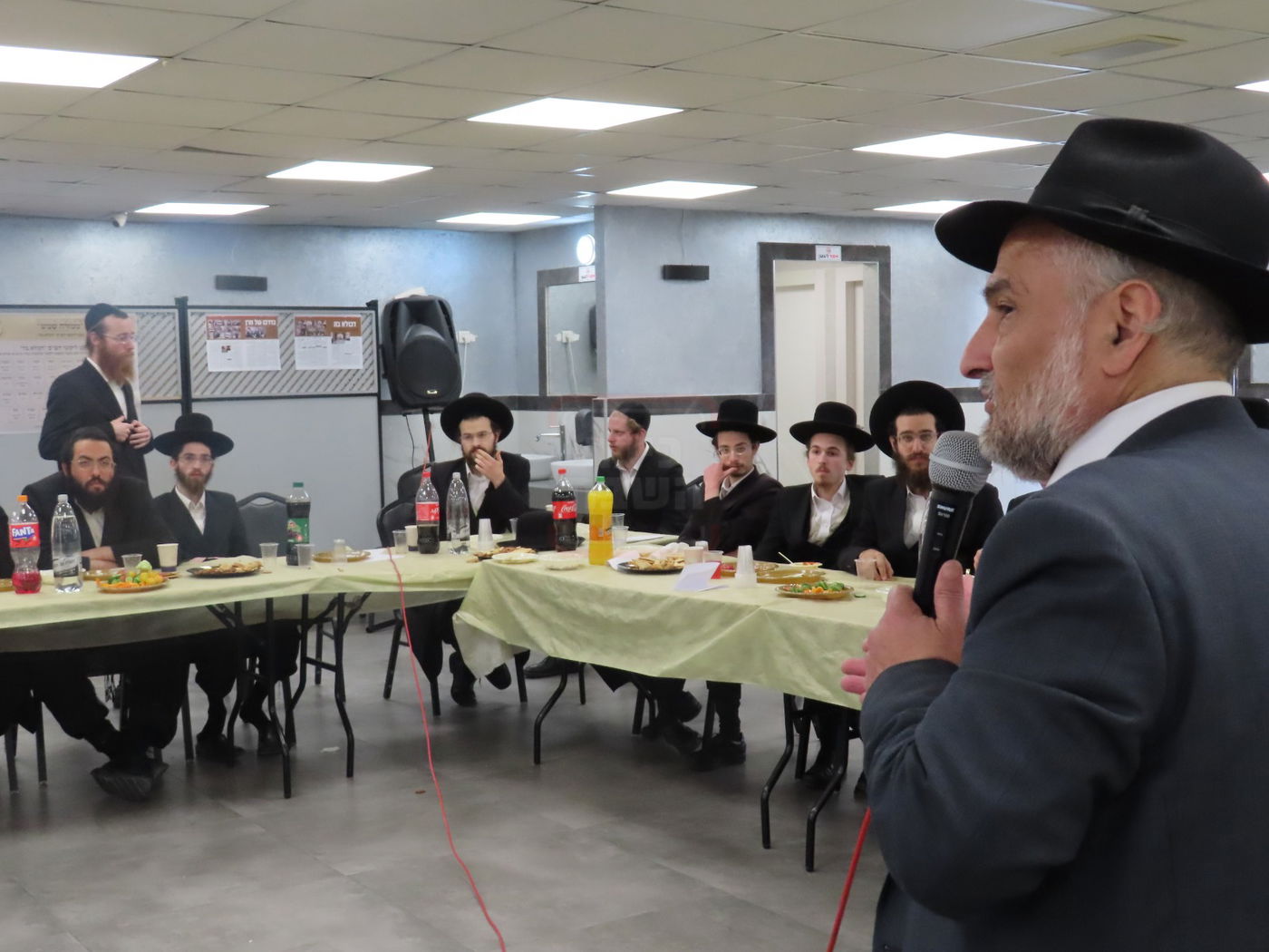 המסך שהביך את האדמו"ר | 'זופניק בכיכר' עם כל התמונות, הנייעס והחשיפות של השבוע