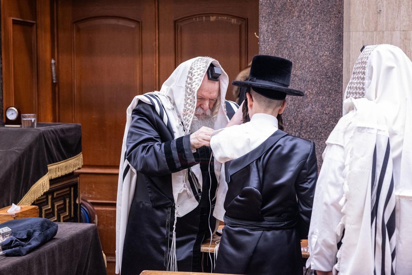 בר מצווה לנכד האדמו"ר מבאבוב