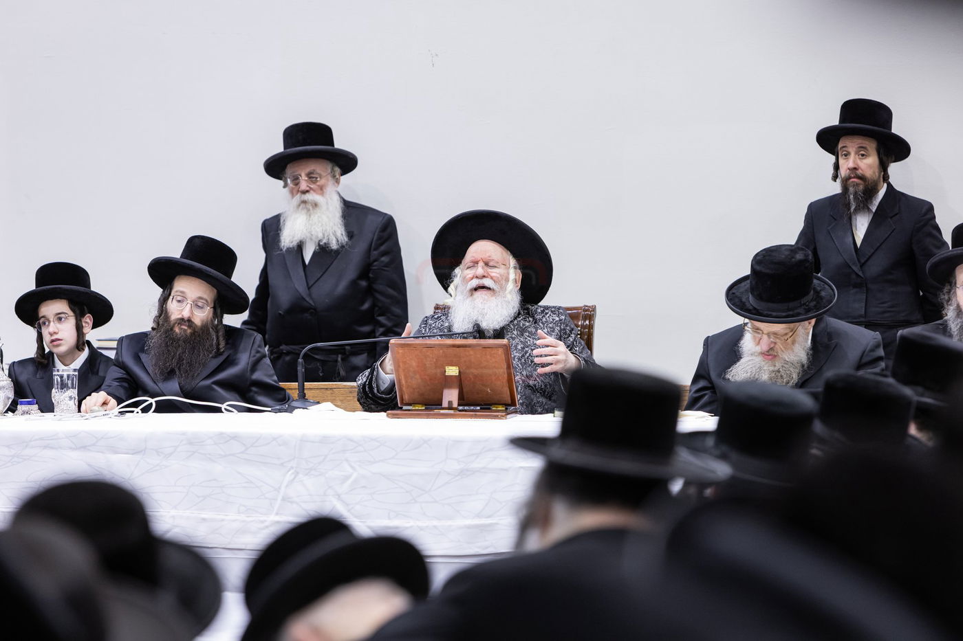 בר מצווה לנכד האדמו"ר מבאבוב