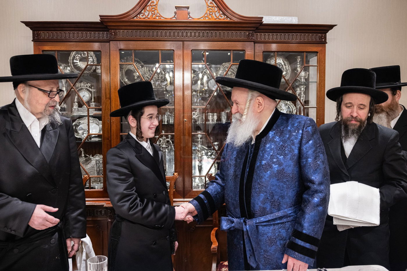 בר מצווה לנכד האדמו"ר מבאבוב