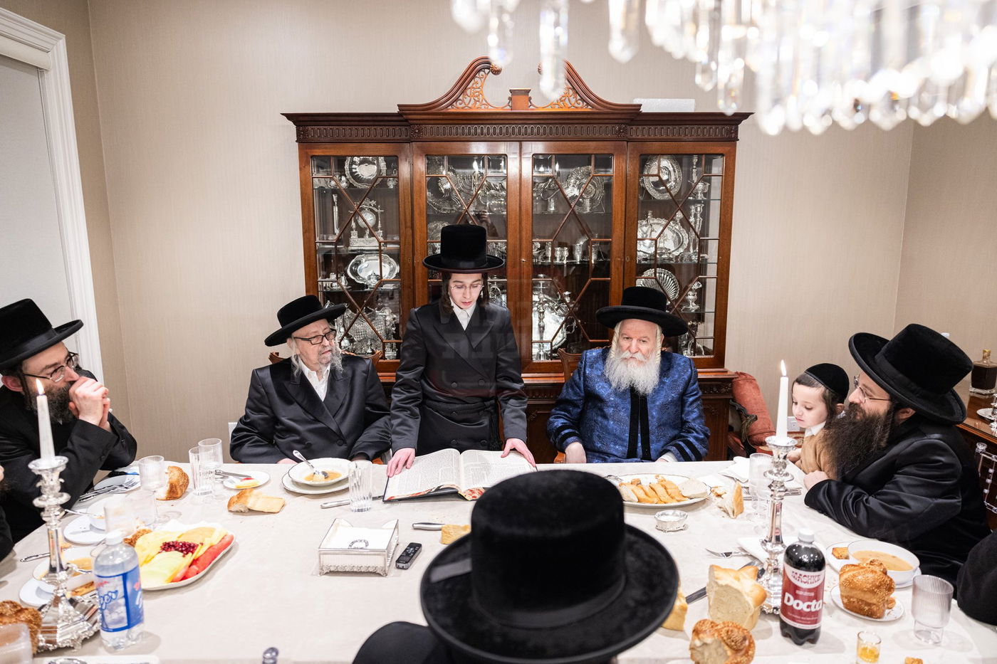 בר מצווה לנכד האדמו"ר מבאבוב