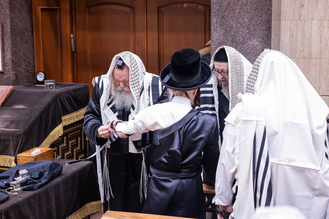 בר מצווה לנכד האדמו"ר מבאבוב