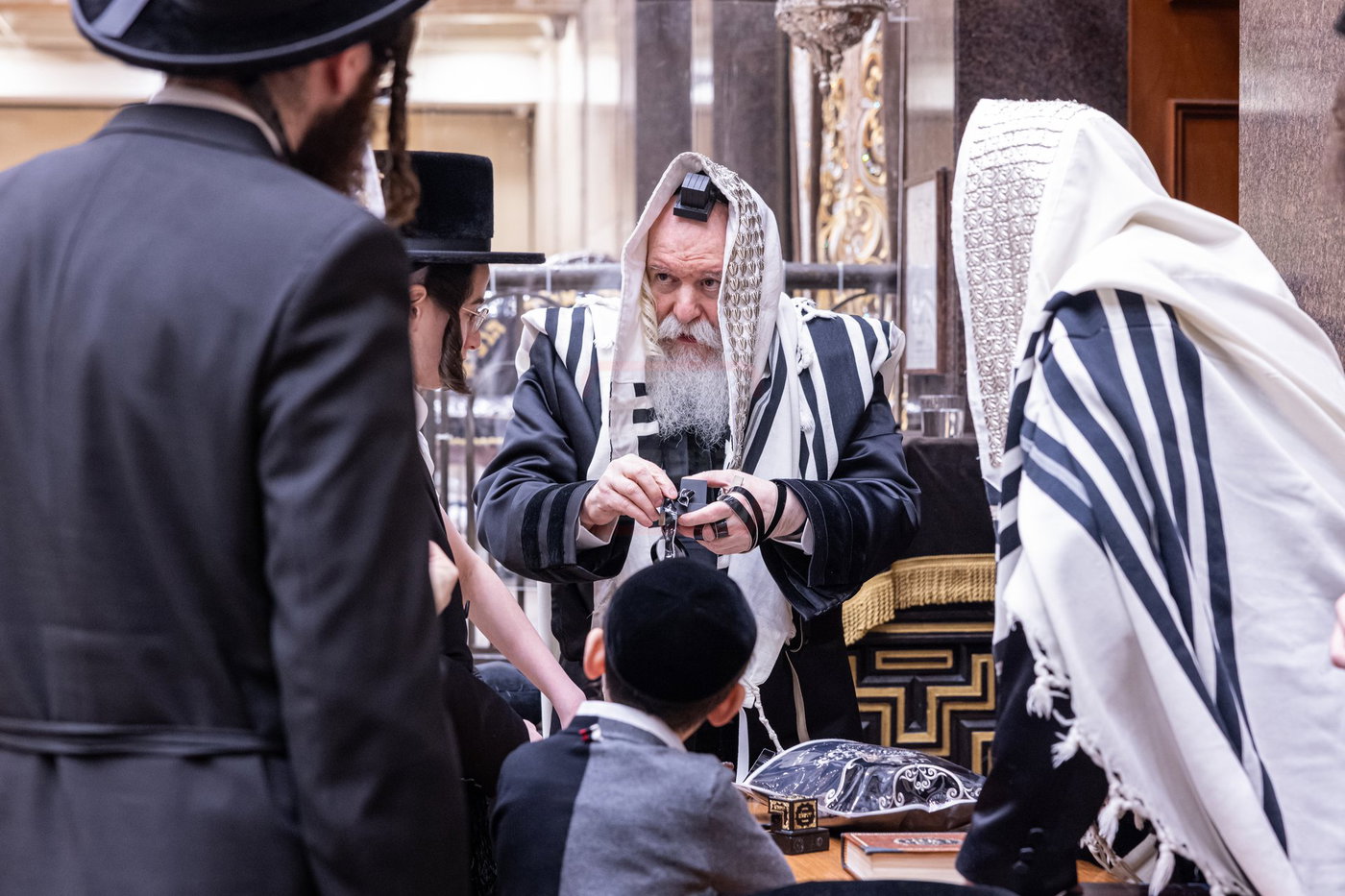 בר מצווה לנכד האדמו"ר מבאבוב