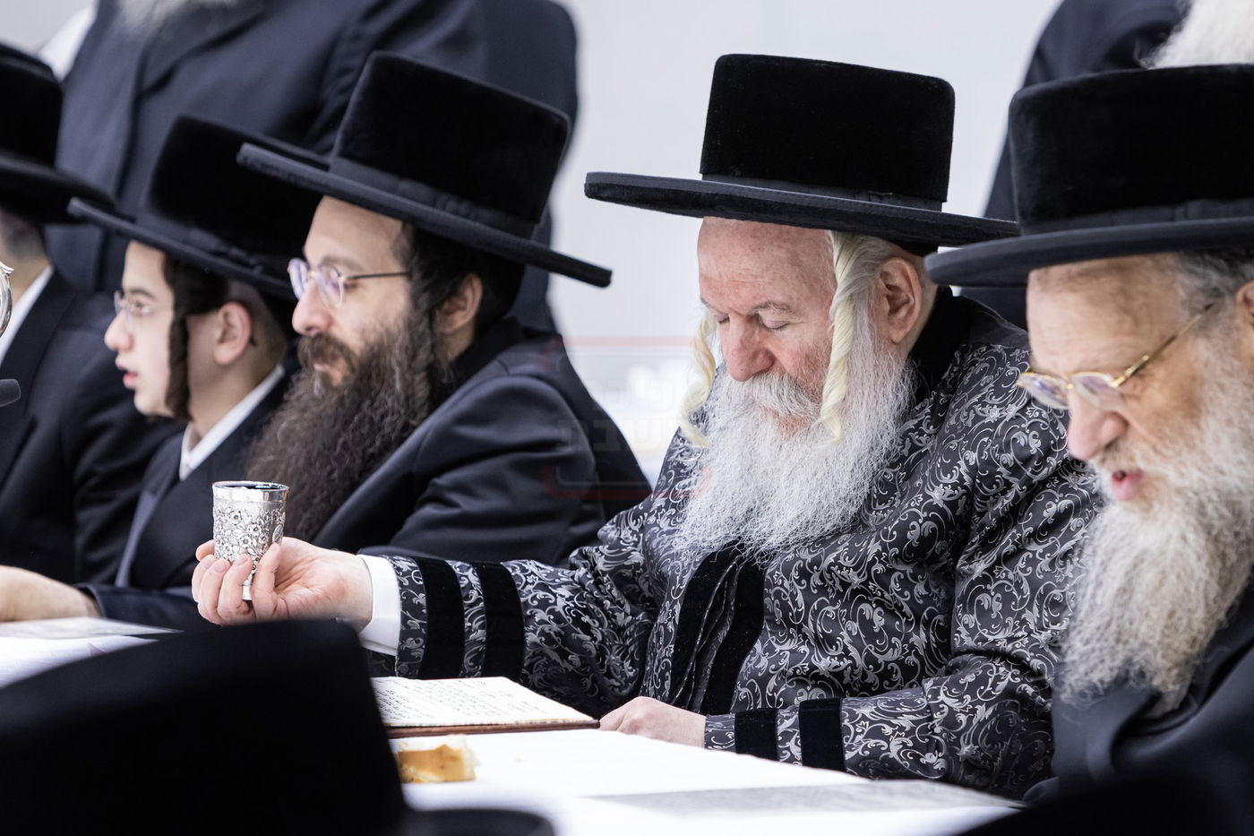 בר מצווה לנכד האדמו"ר מבאבוב