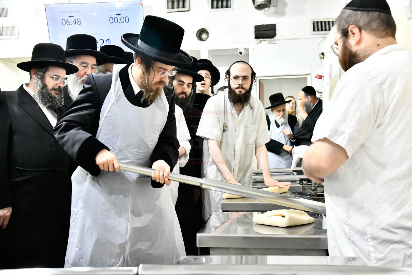 האדמו"ר מסאדיגורה באפיית המצות