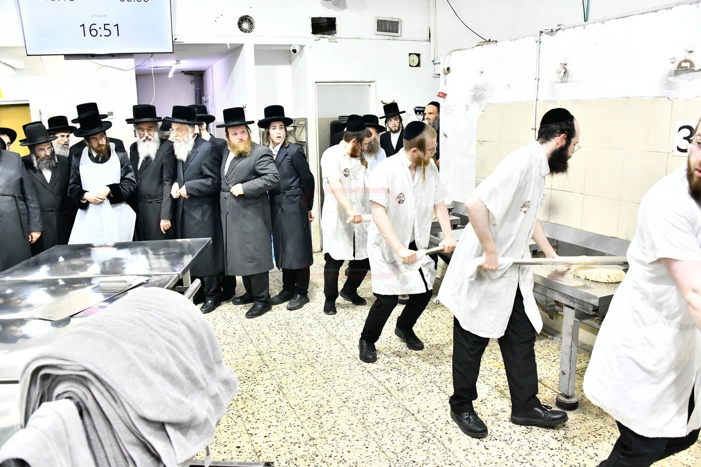 האדמו"ר מסאדיגורה באפיית המצות