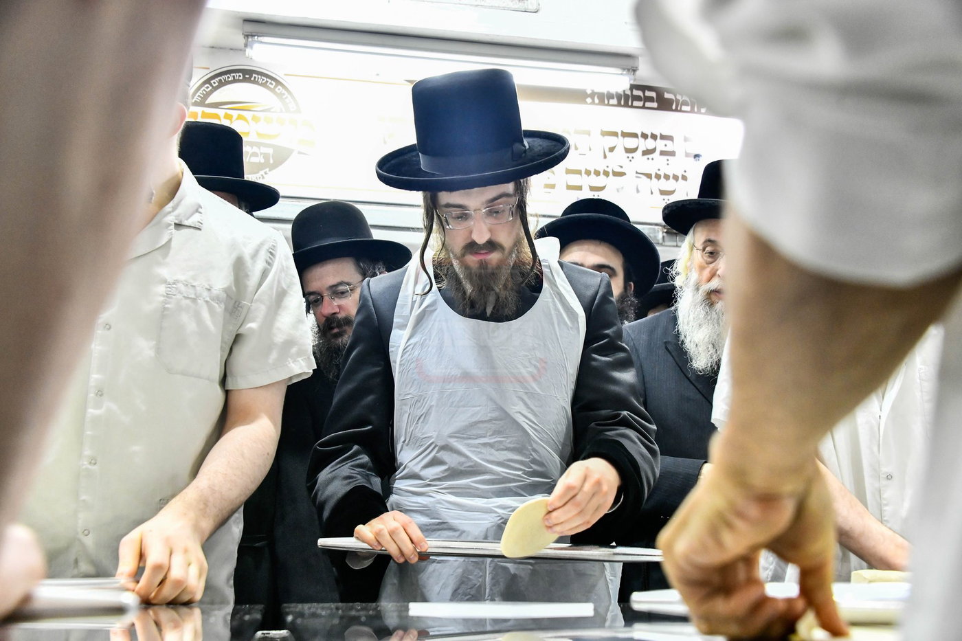 האדמו"ר מסאדיגורה באפיית המצות