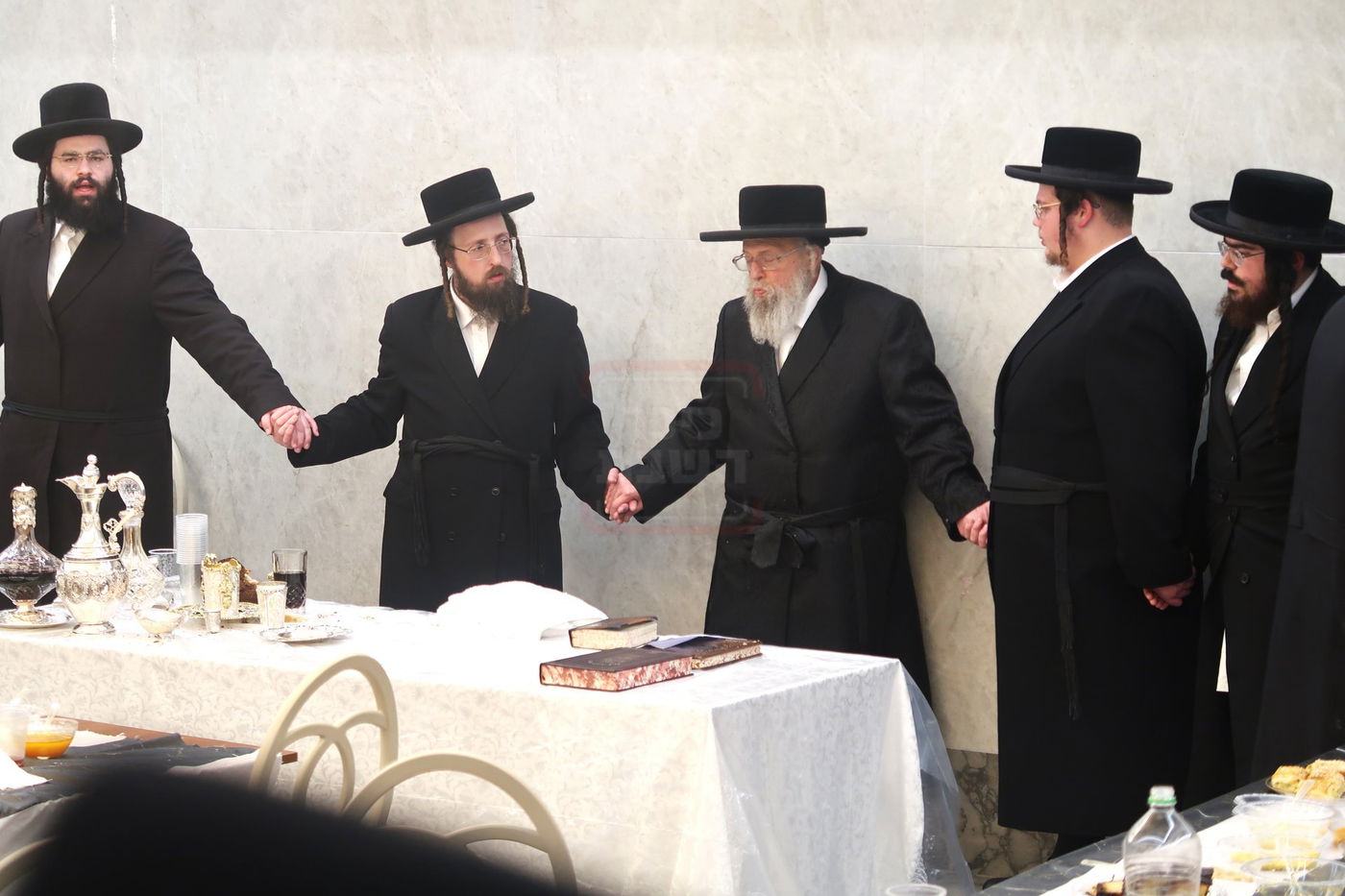 סעודת ראש חודש בפינסק קרלין