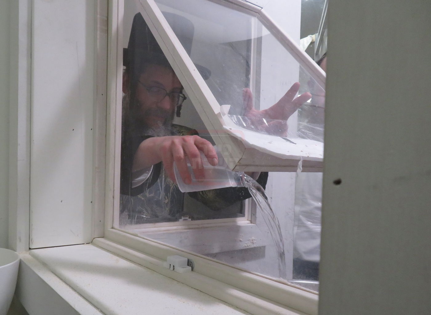 האדמו"ר מסקולען לייקווד באפיית מצות