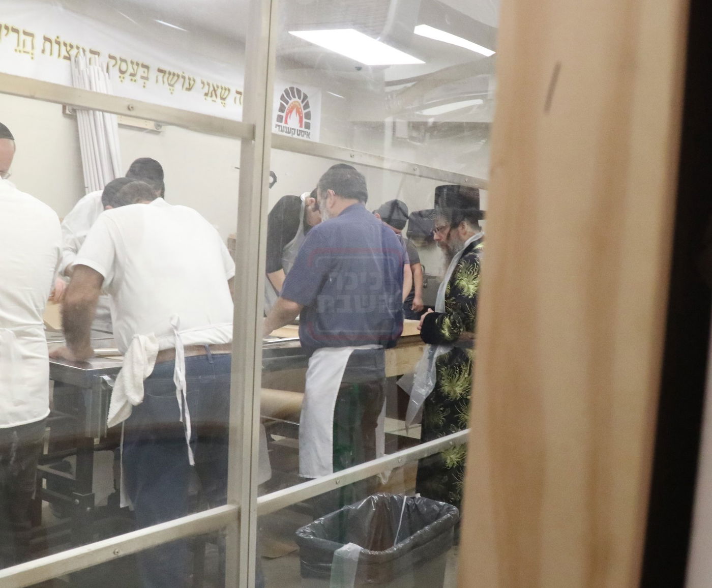 האדמו"ר מסקולען לייקווד באפיית מצות