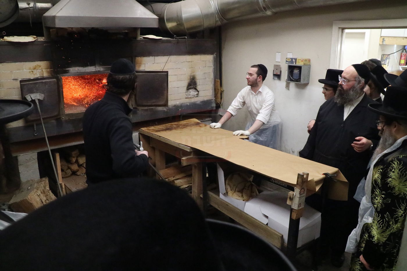 האדמו"ר מסקולען לייקווד באפיית מצות