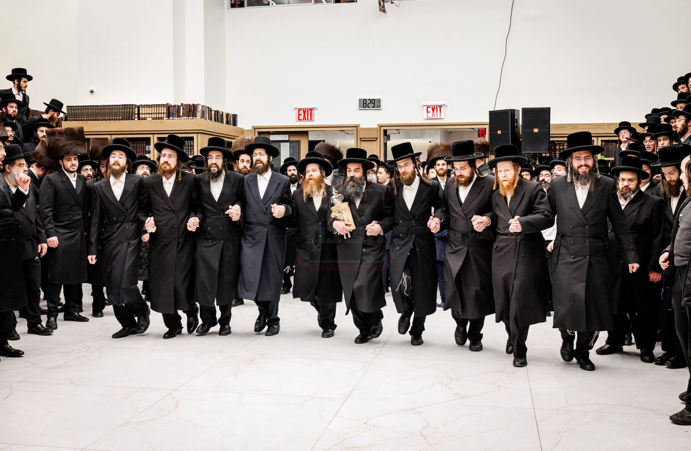 הכנסת ספר תורה בצאנז קלויזנבורג