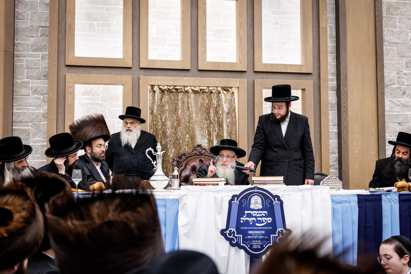 הכנסת ספר תורה בצאנז קלויזנבורג