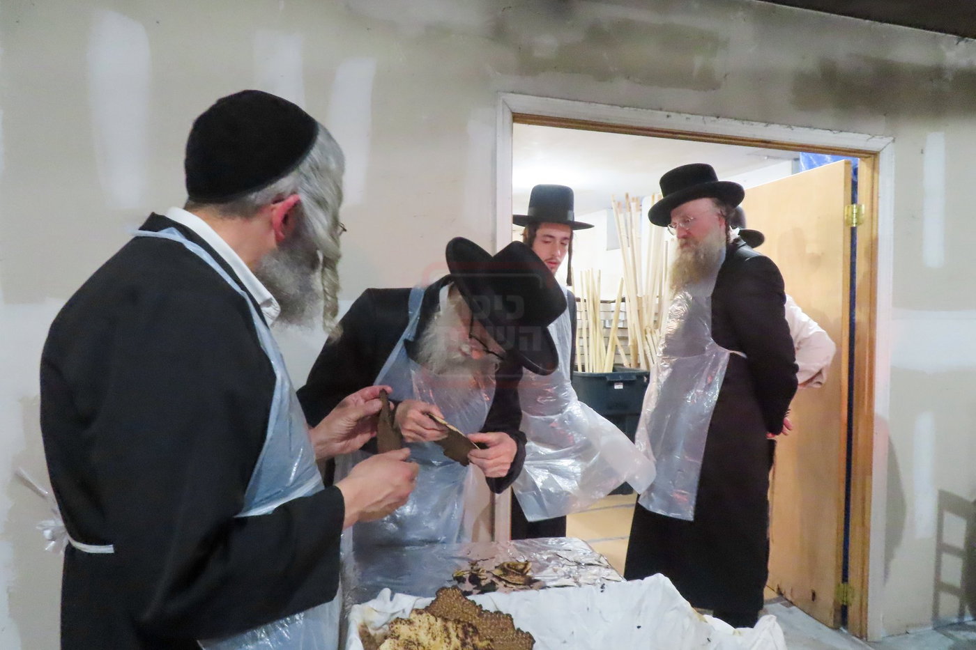 האדמו"ר מסערדאהעלי באפיית מצות 