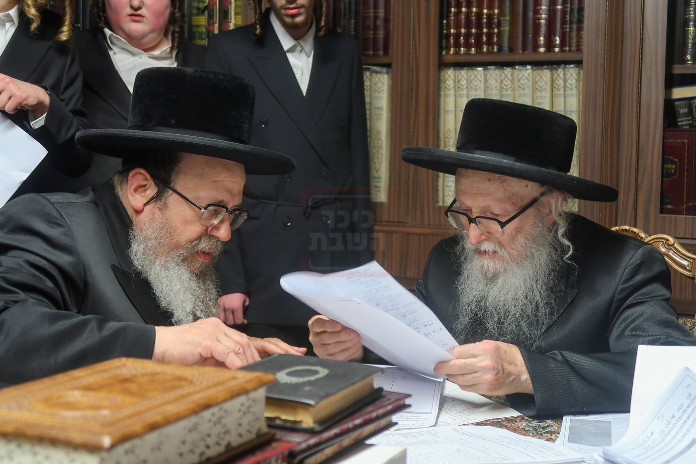 האדמו"ר מסערדאהעלי במכירת חמץ