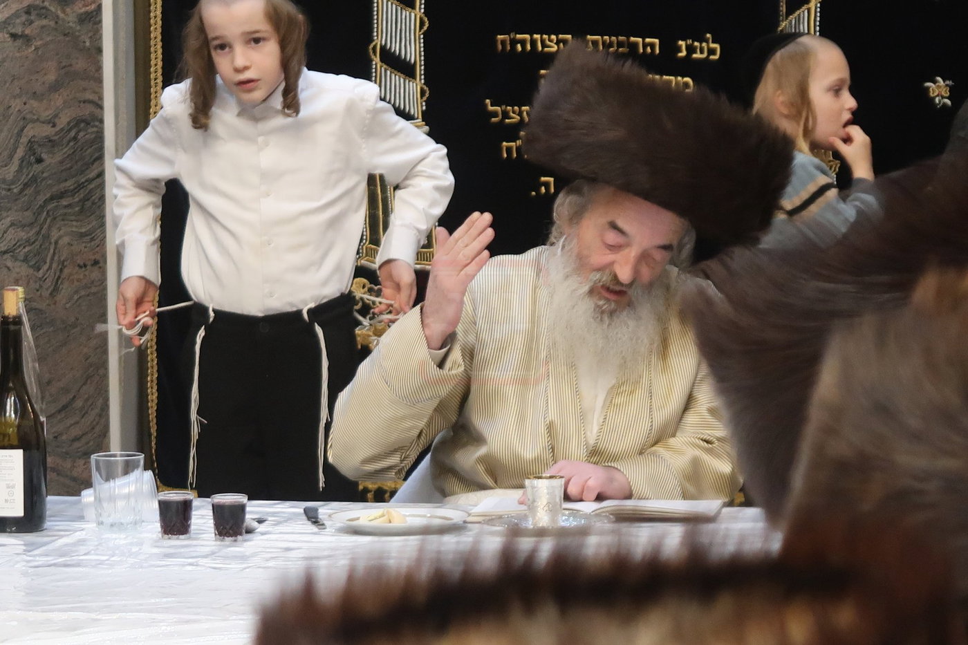 האדמו"ר מלעלוב בטיש חוה"מ פסח