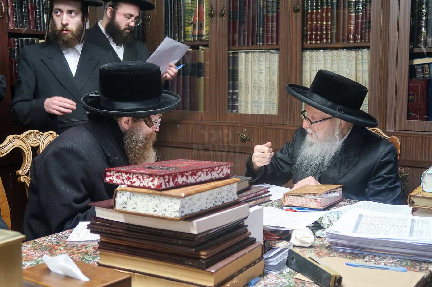 האדמו"ר מסערדאהעלי במכירת חמץ