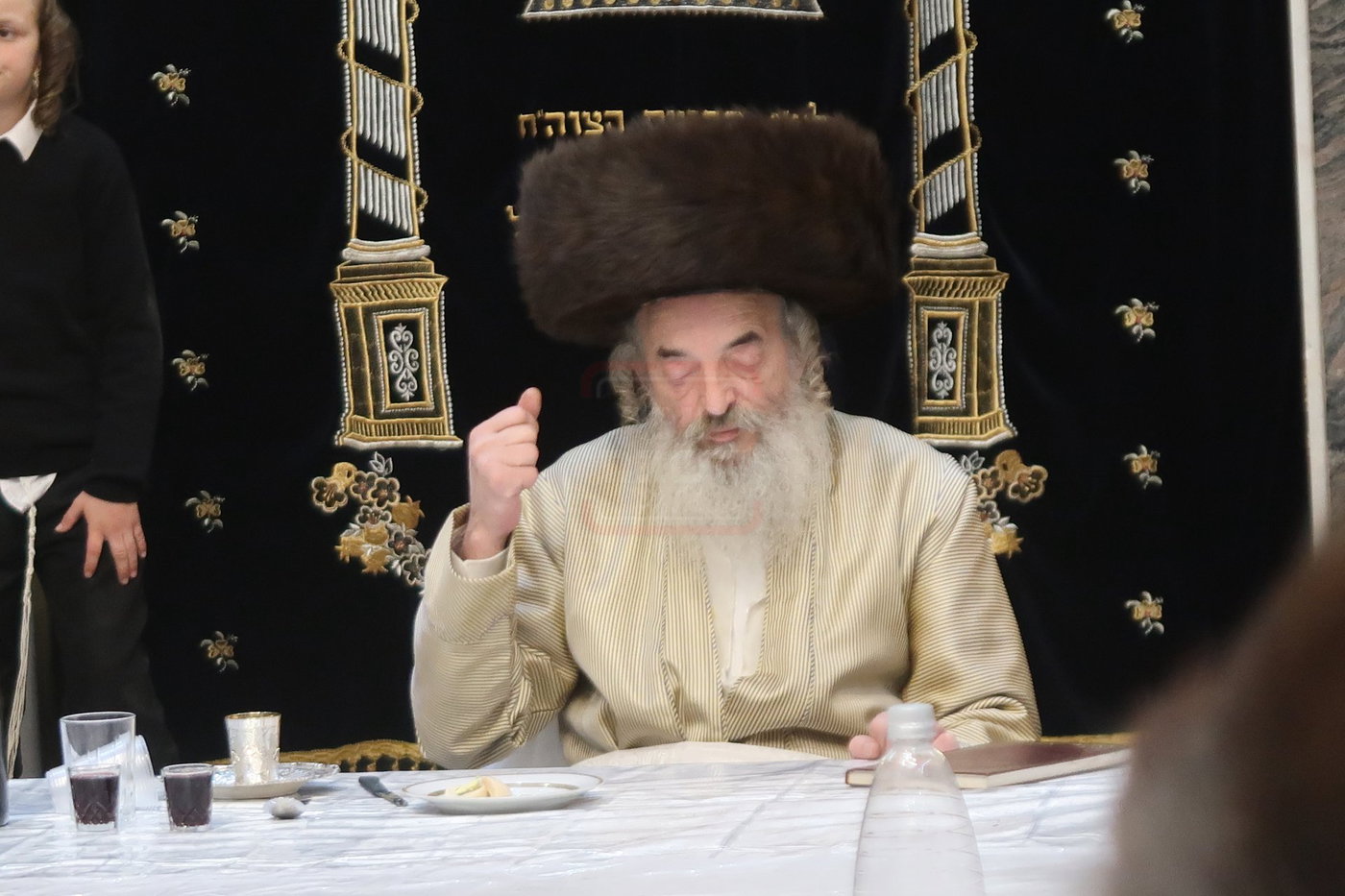 האדמו"ר מלעלוב בטיש חוה"מ פסח