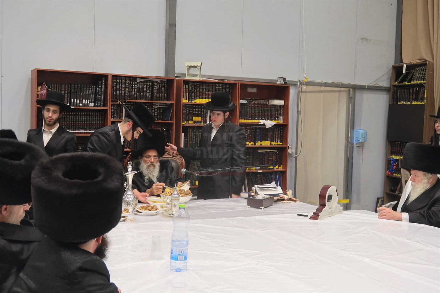 האדמו"ר מאשלג בני היכלא בטיש חוה"מ פסח