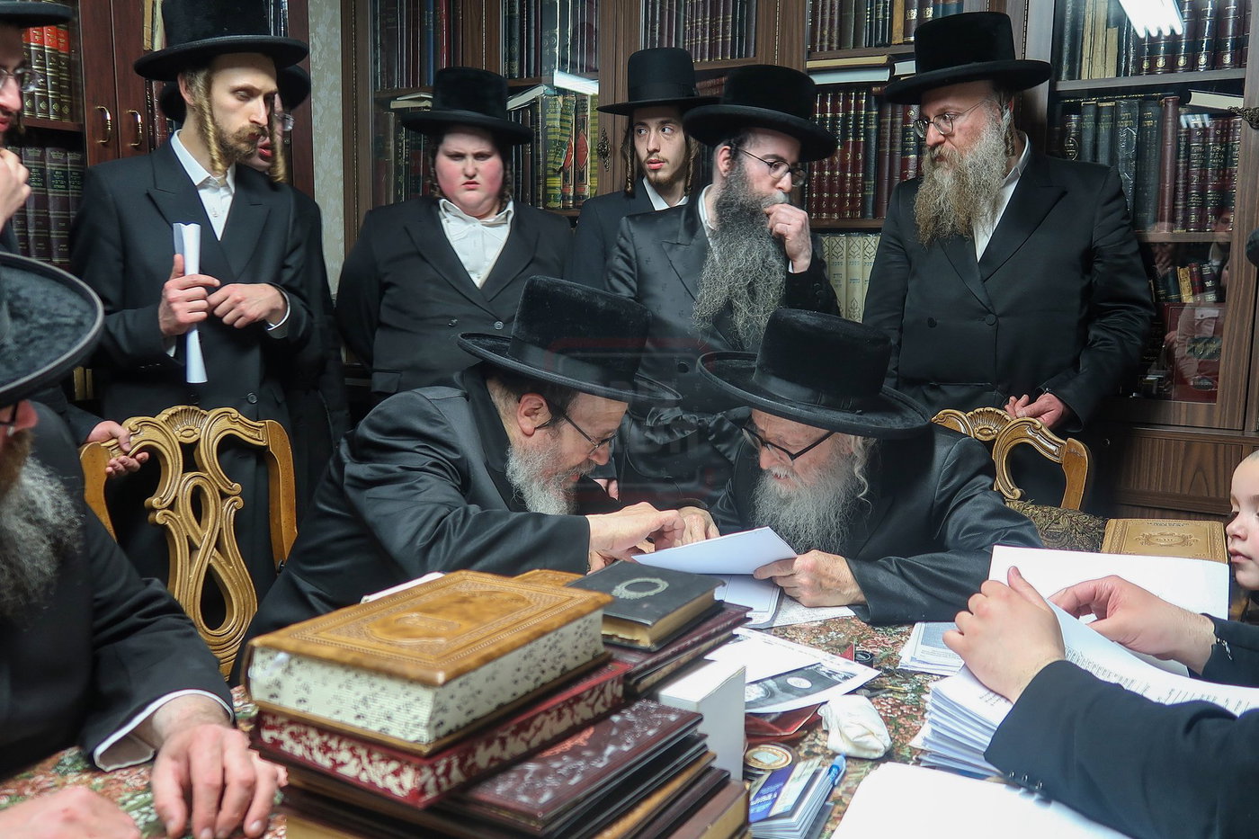 האדמו"ר מסערדאהעלי במכירת חמץ