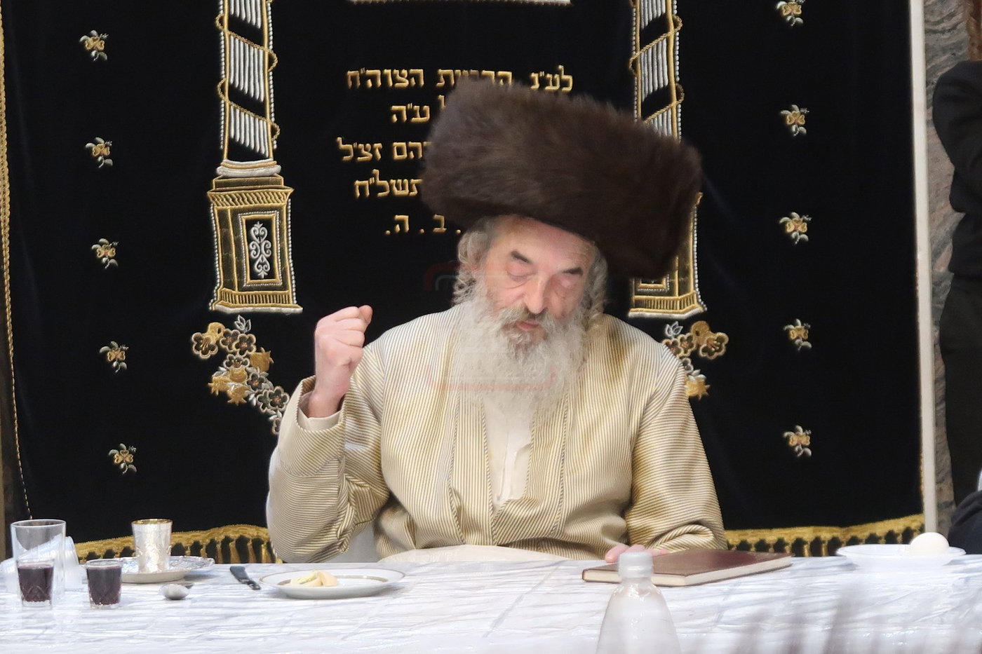 האדמו"ר מלעלוב בטיש חוה"מ פסח