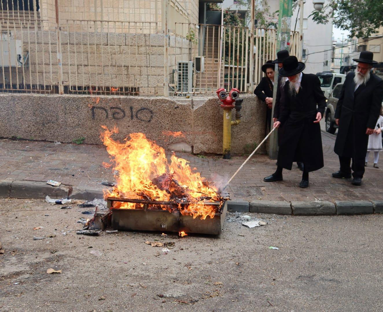 האדמו"ר מסטריקוב בשריפת חמץ