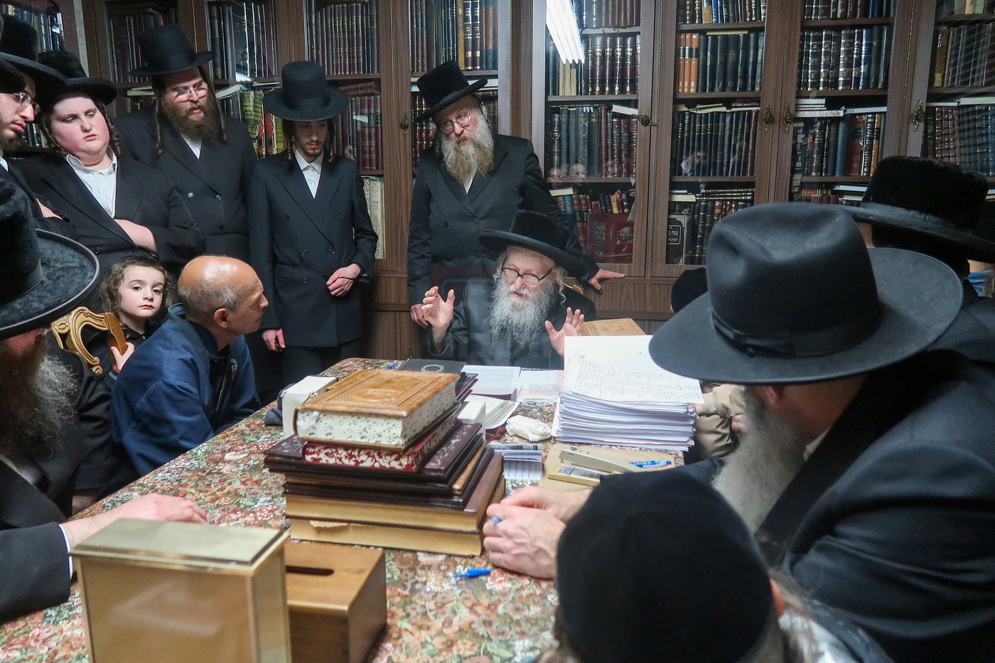 האדמו"ר מסערדאהעלי במכירת חמץ