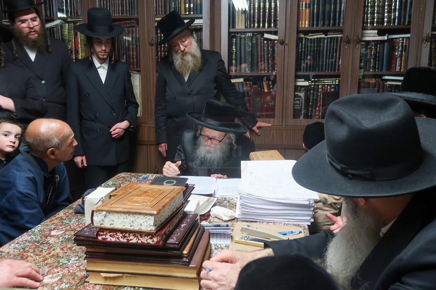 האדמו"ר מסערדאהעלי במכירת חמץ