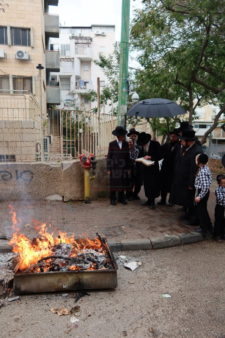 האדמו"ר מסטריקוב בשריפת חמץ
