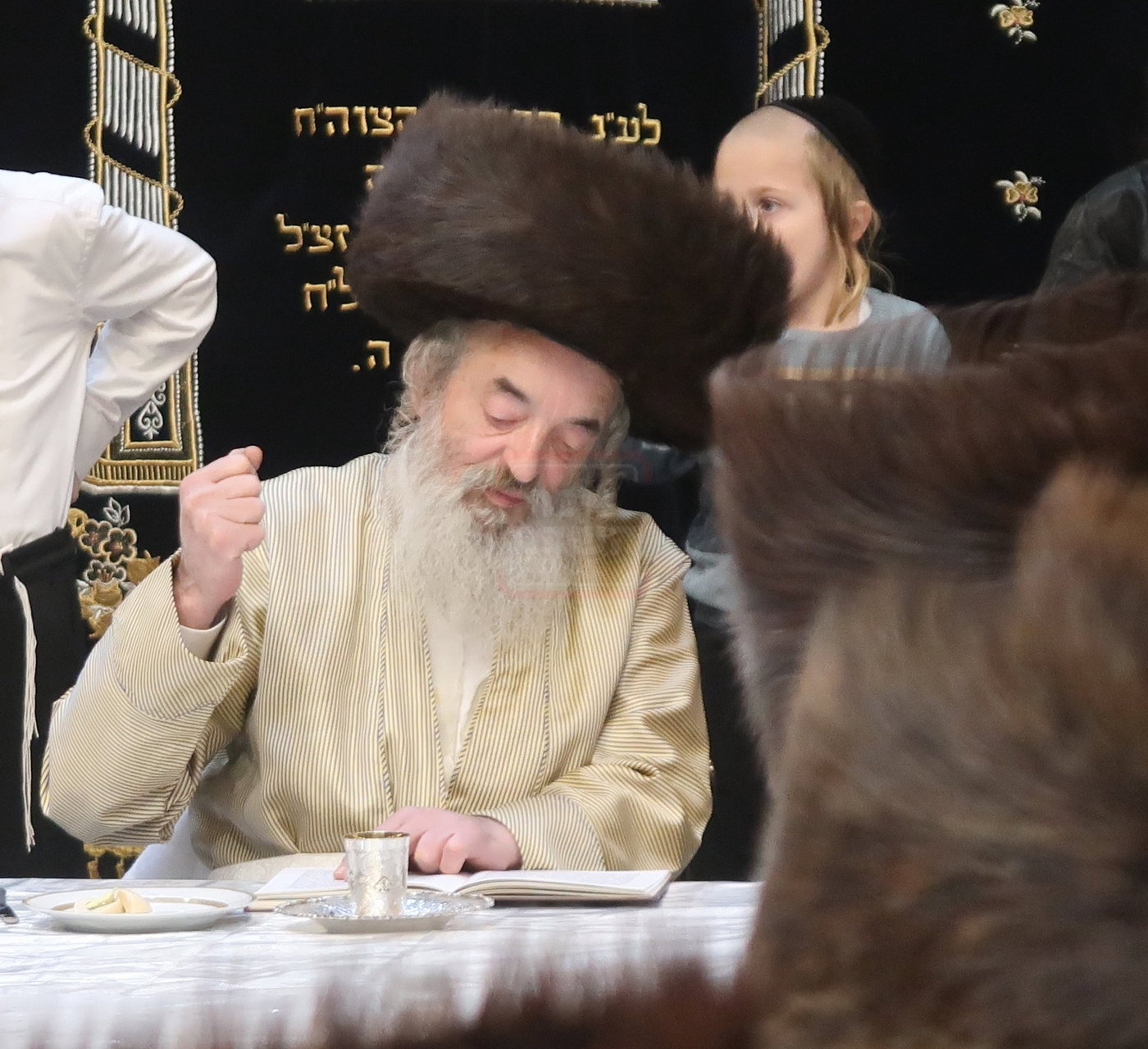 האדמו"ר מלעלוב בטיש חוה"מ פסח