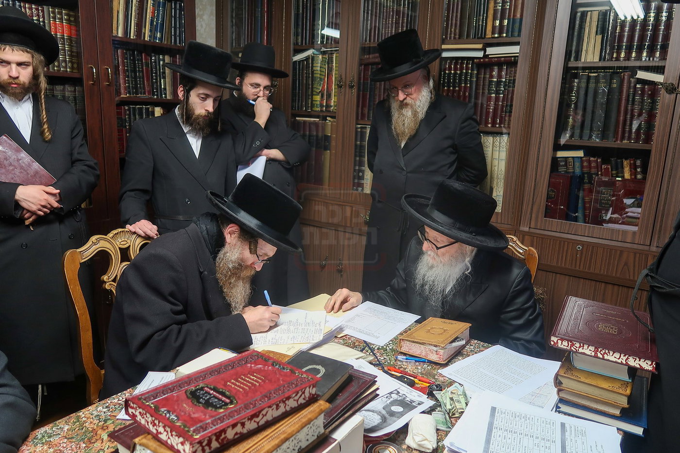 האדמו"ר מסערדאהעלי במכירת חמץ