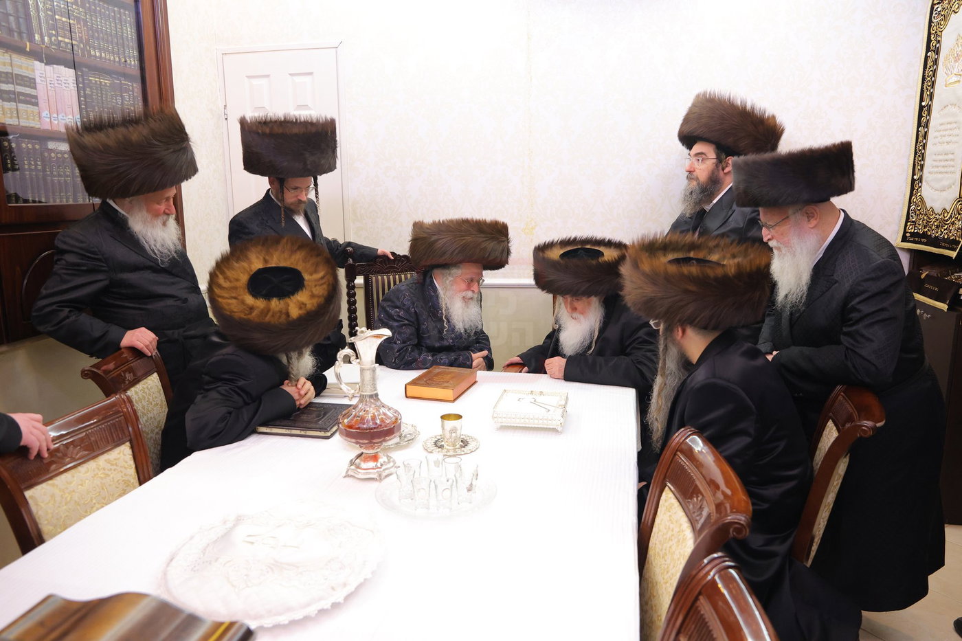 האדמו"ר ממכנובקא בעלזא בביקור אצל האדמו"ר מנדבורנה ירושלים