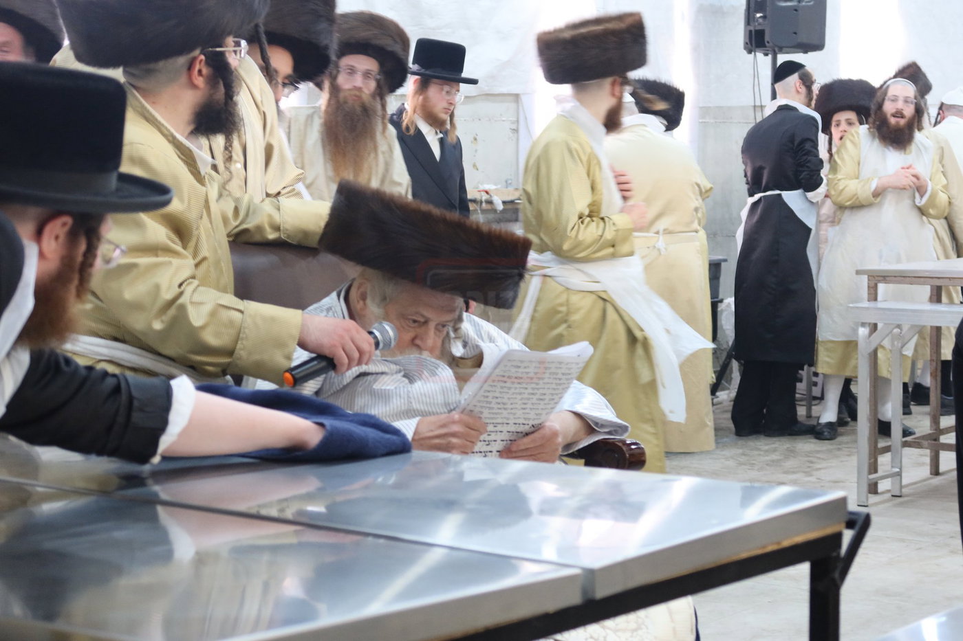 האדמו"ר מתולדות אברהם יצחק באפיית מצות