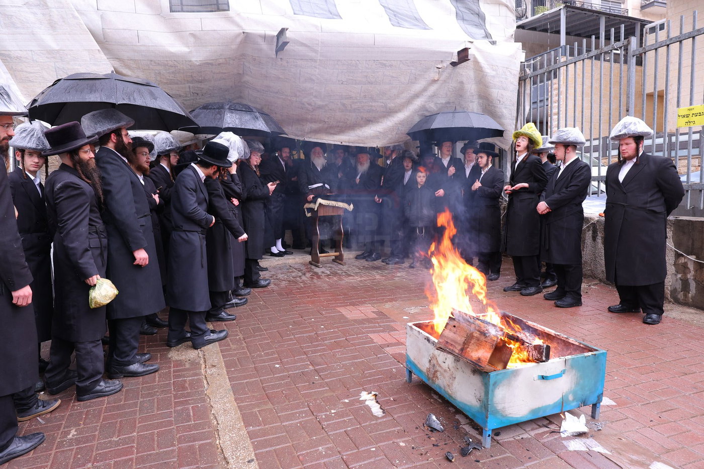 האדמו"ר מנדבורנה ירושלים בשריפת החמץ