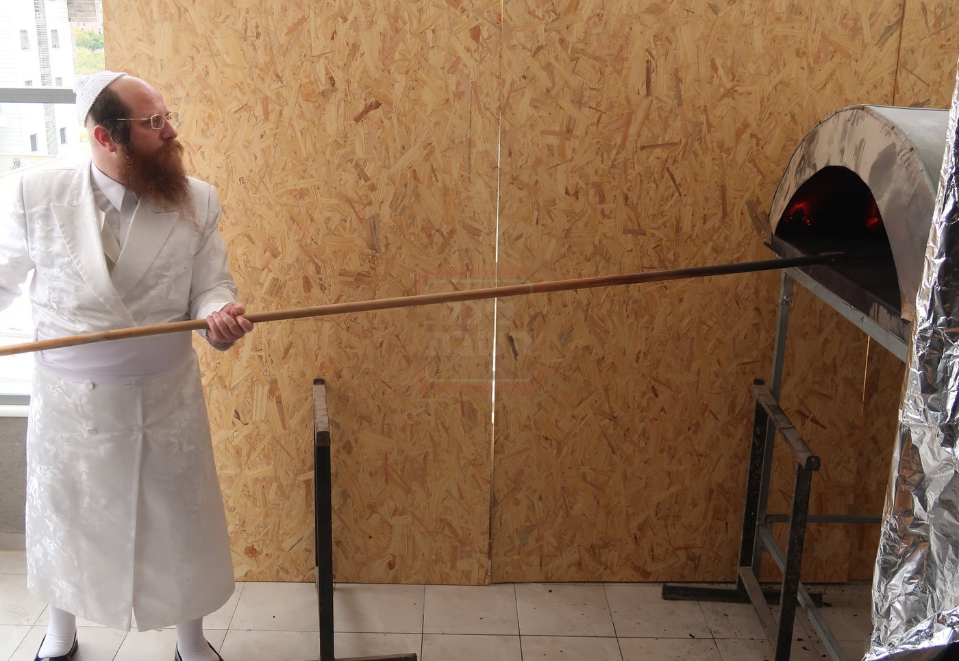 האדמו"ר ממיאלען באפיית המצות