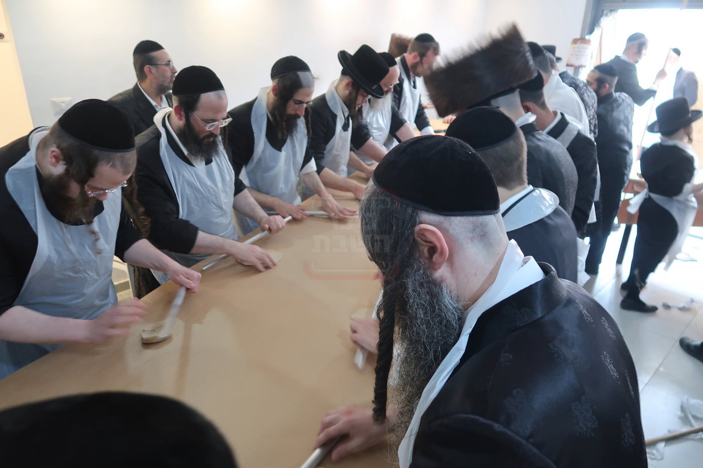 האדמו"ר ממיאלען באפיית המצות