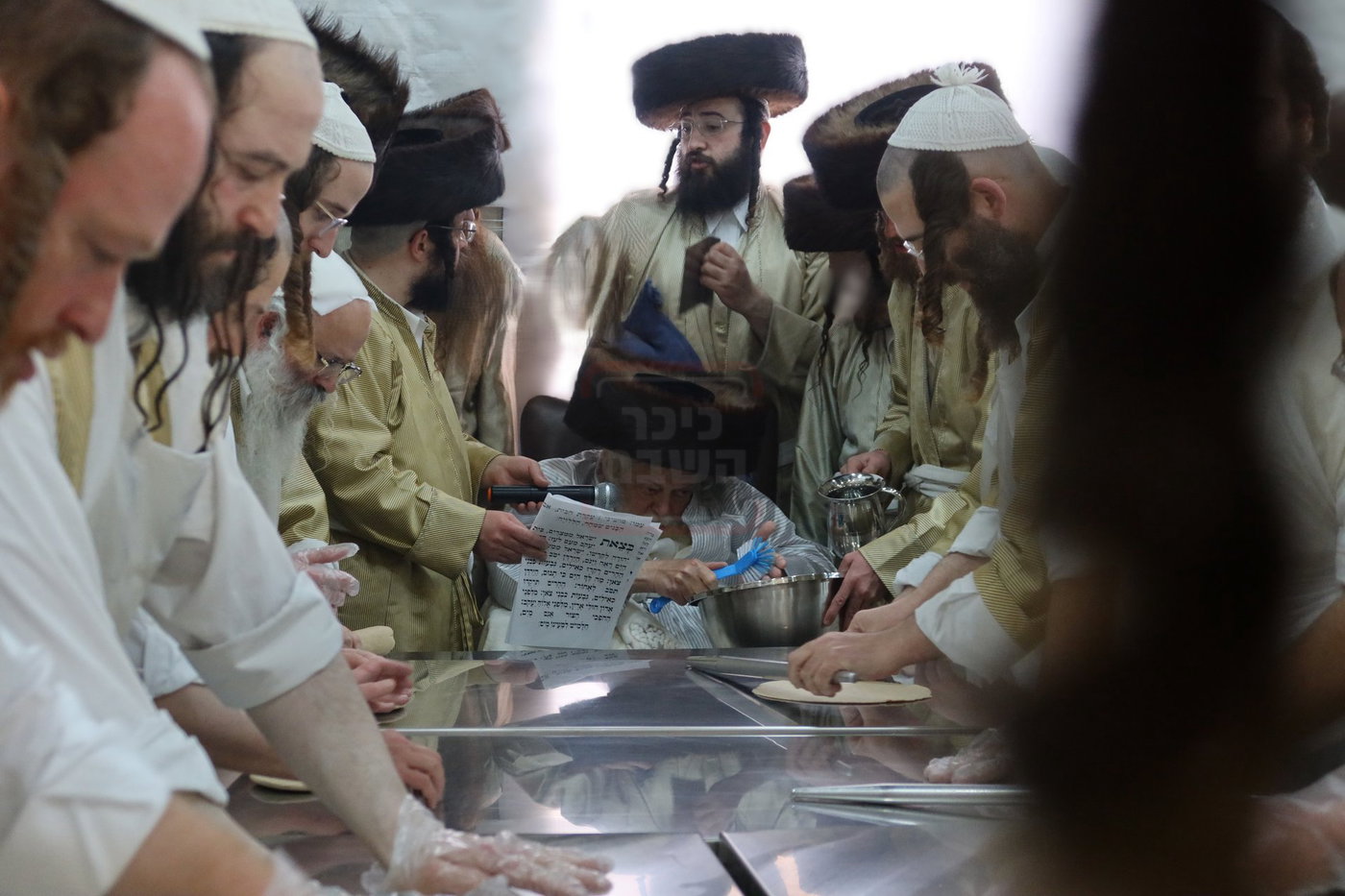 האדמו"ר מתולדות אברהם יצחק באפיית מצות