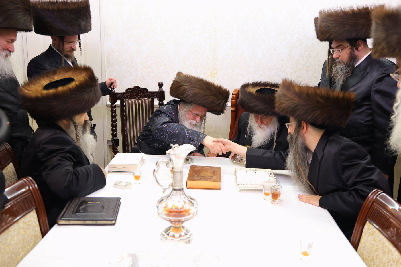 האדמו"ר ממכנובקא בעלזא בביקור אצל האדמו"ר מנדבורנה ירושלים