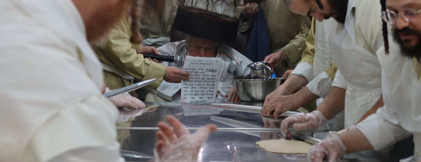 האדמו"ר מתולדות אברהם יצחק באפיית מצות