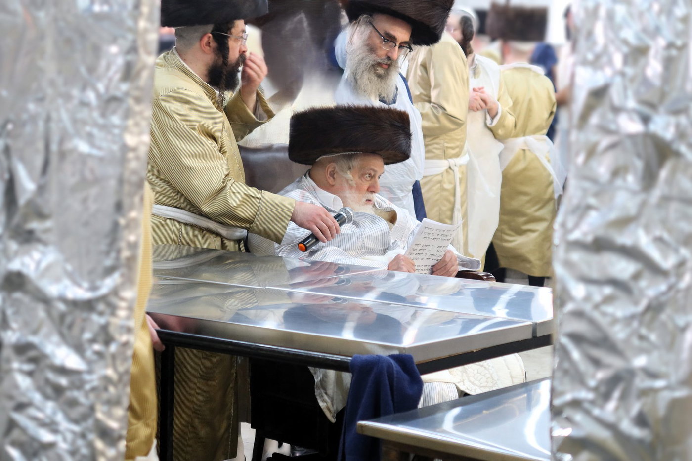 האדמו"ר מתולדות אברהם יצחק באפיית מצות