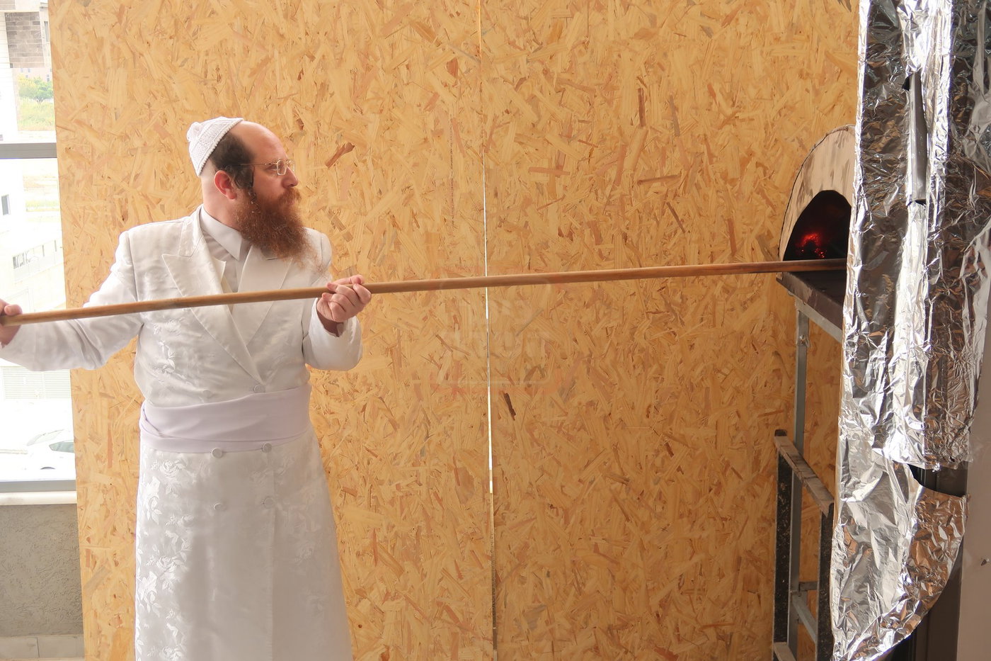 האדמו"ר ממיאלען באפיית המצות